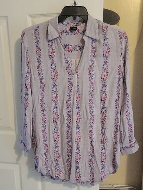 Lee SzM Lavender Floral Stripe Vneck buton up sides Tunic Top